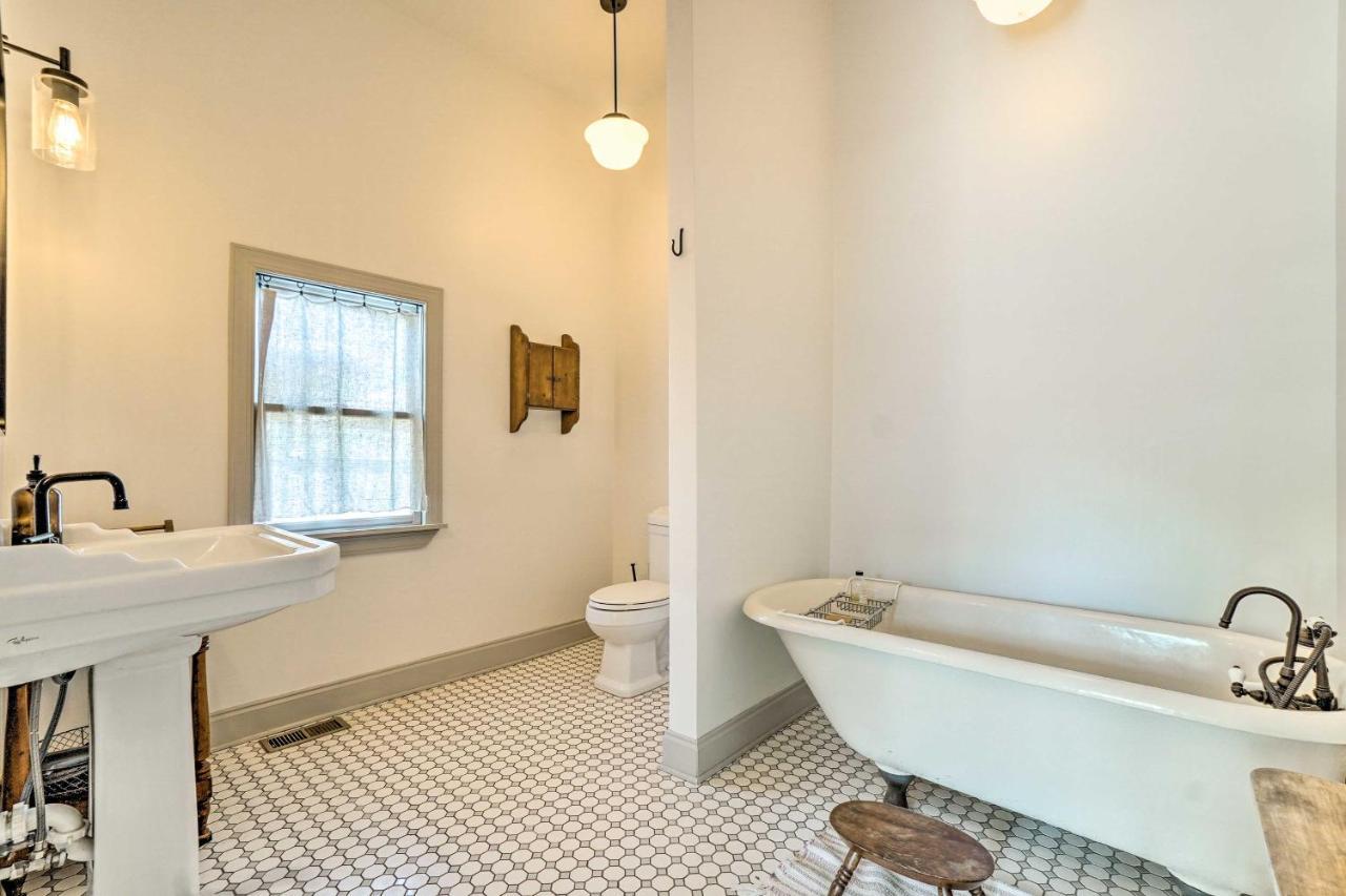 Holiday home Cute Getaway Walk To Cafes And Pubs!