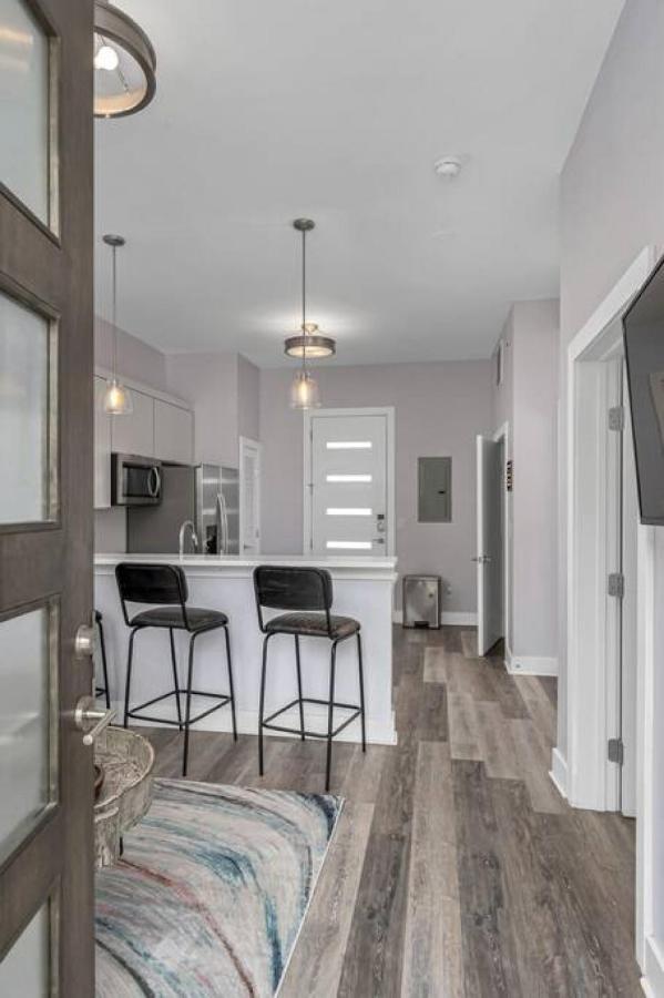 1st Floor No Steps - 2 Miles To Downtown *