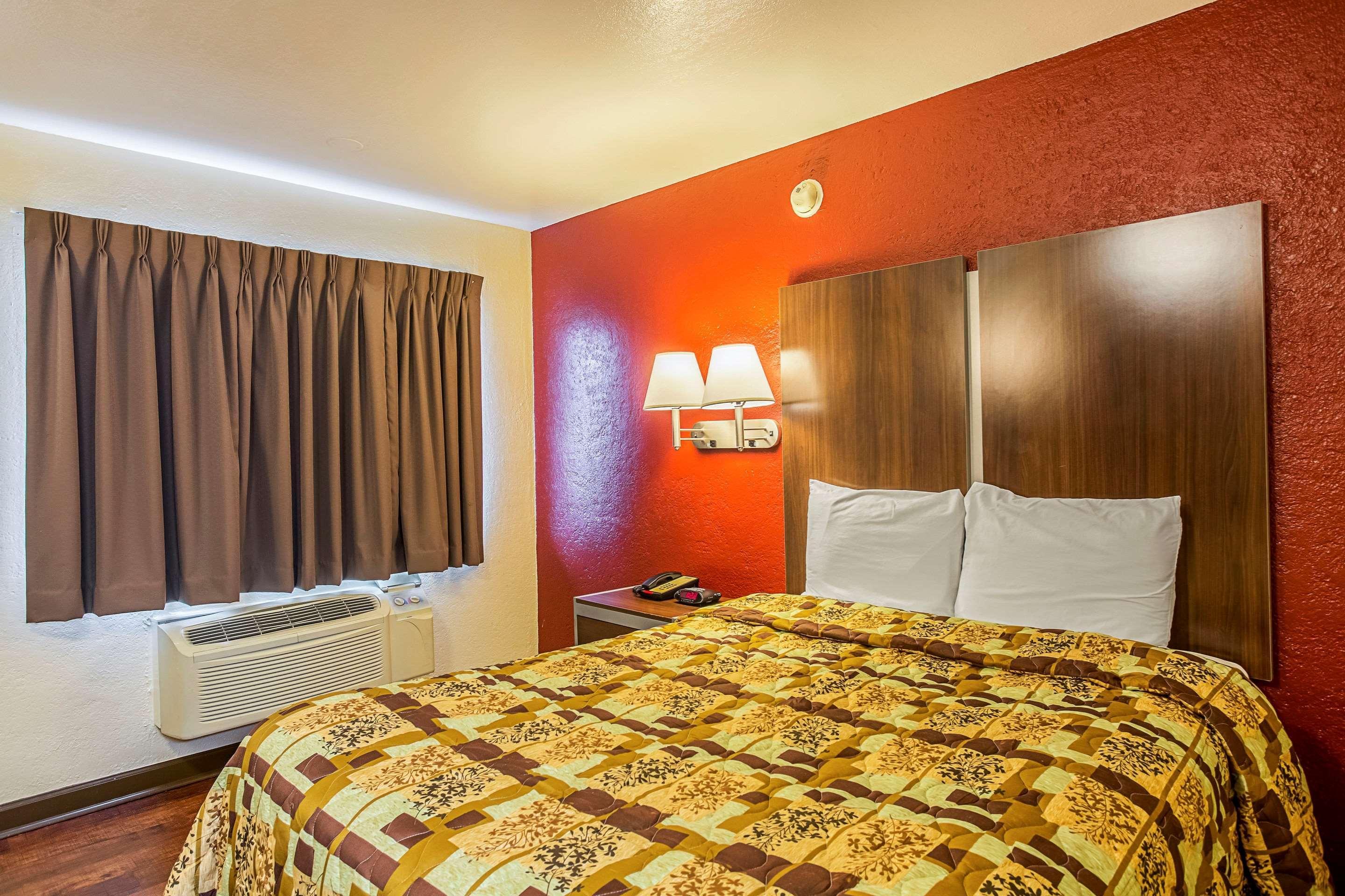 Hotel Rodeway Airport South 2*