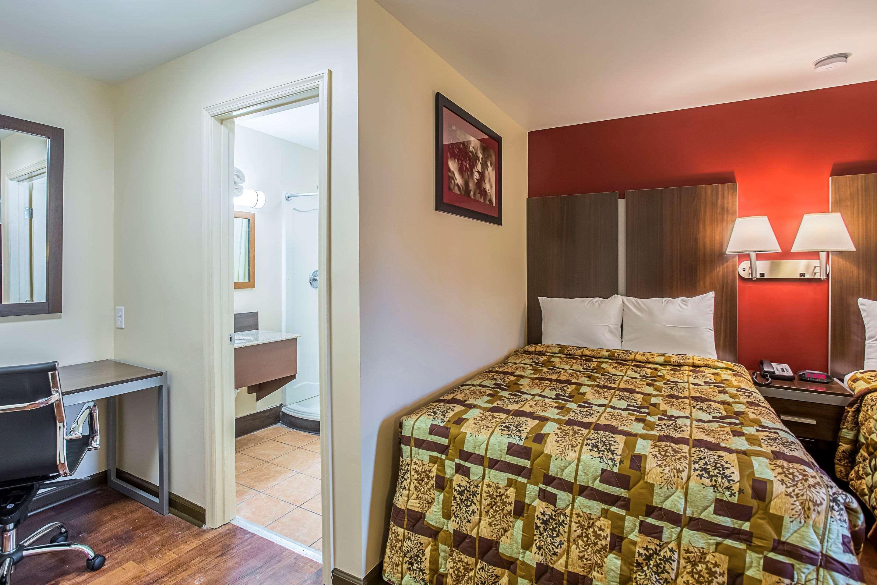 Hotel Rodeway Airport South 2*