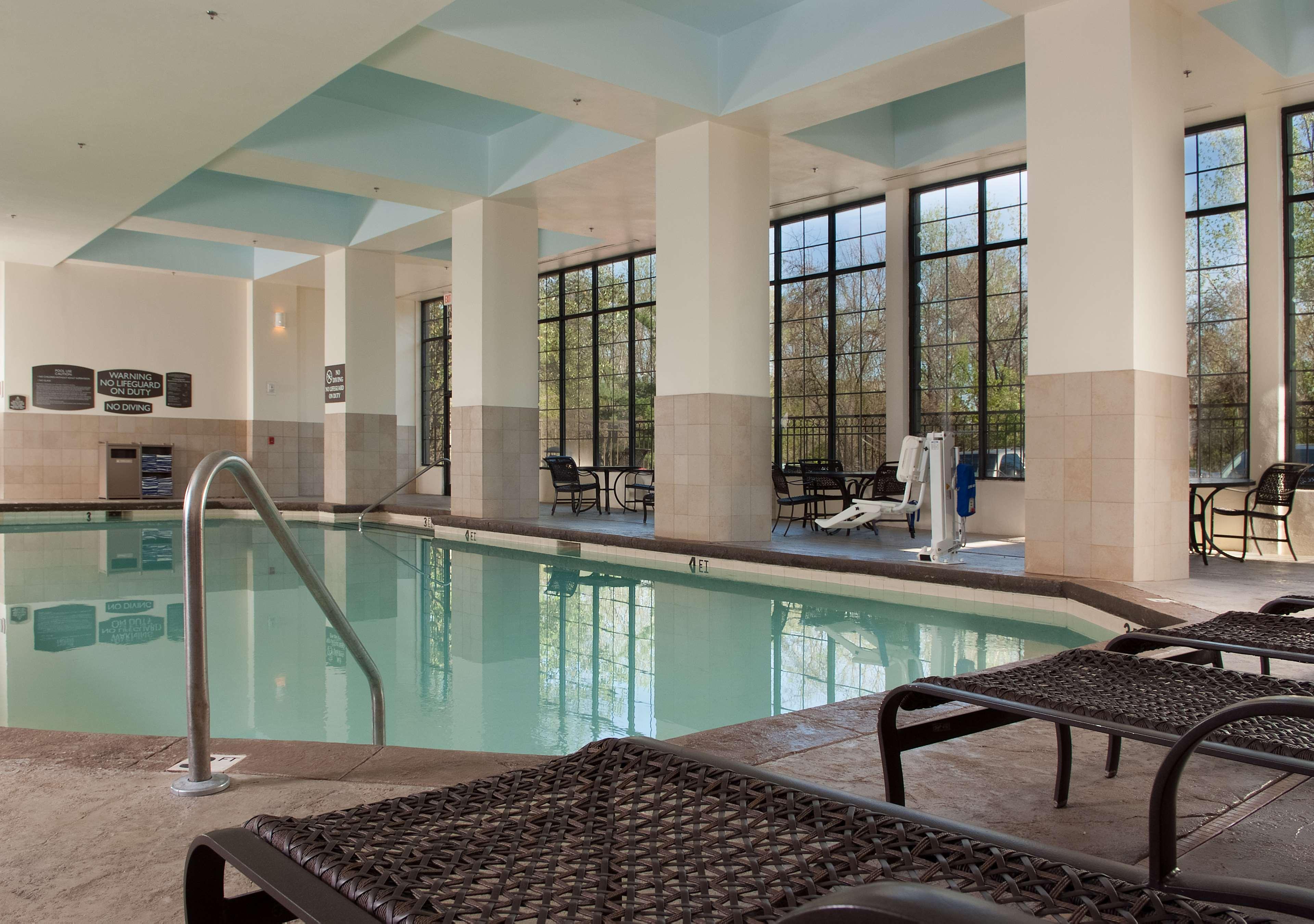 Hotel Embassy By Hilton Airport