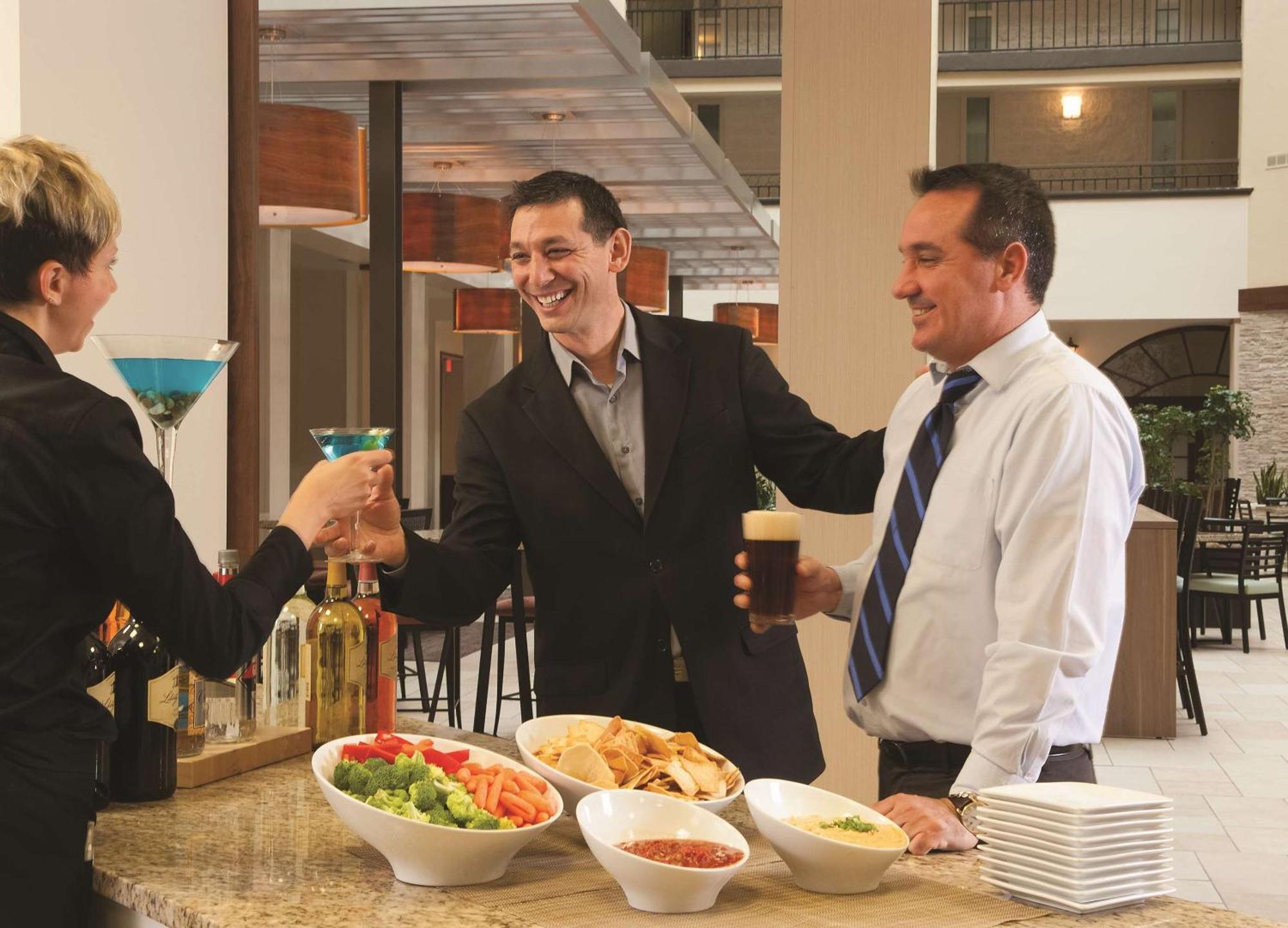 Hotel Embassy By Hilton Airport 4*