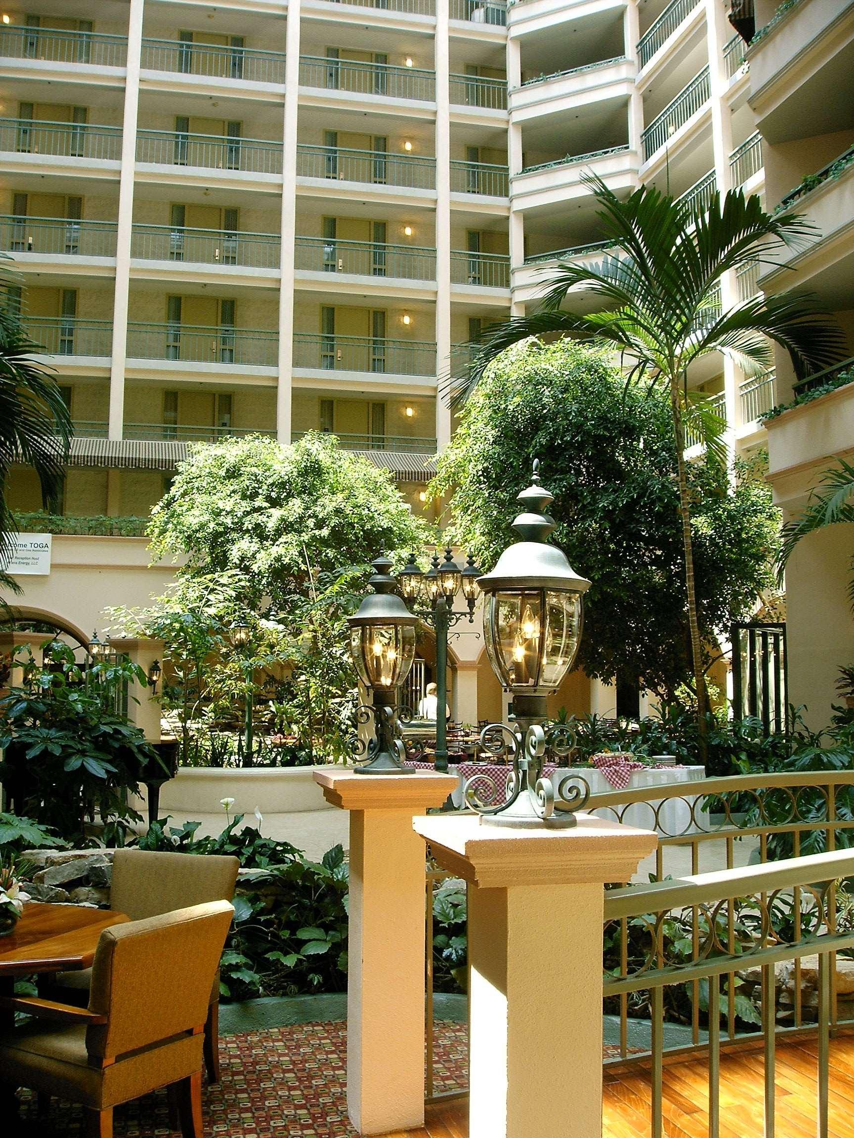 Hotel Embassy By Hilton Airport