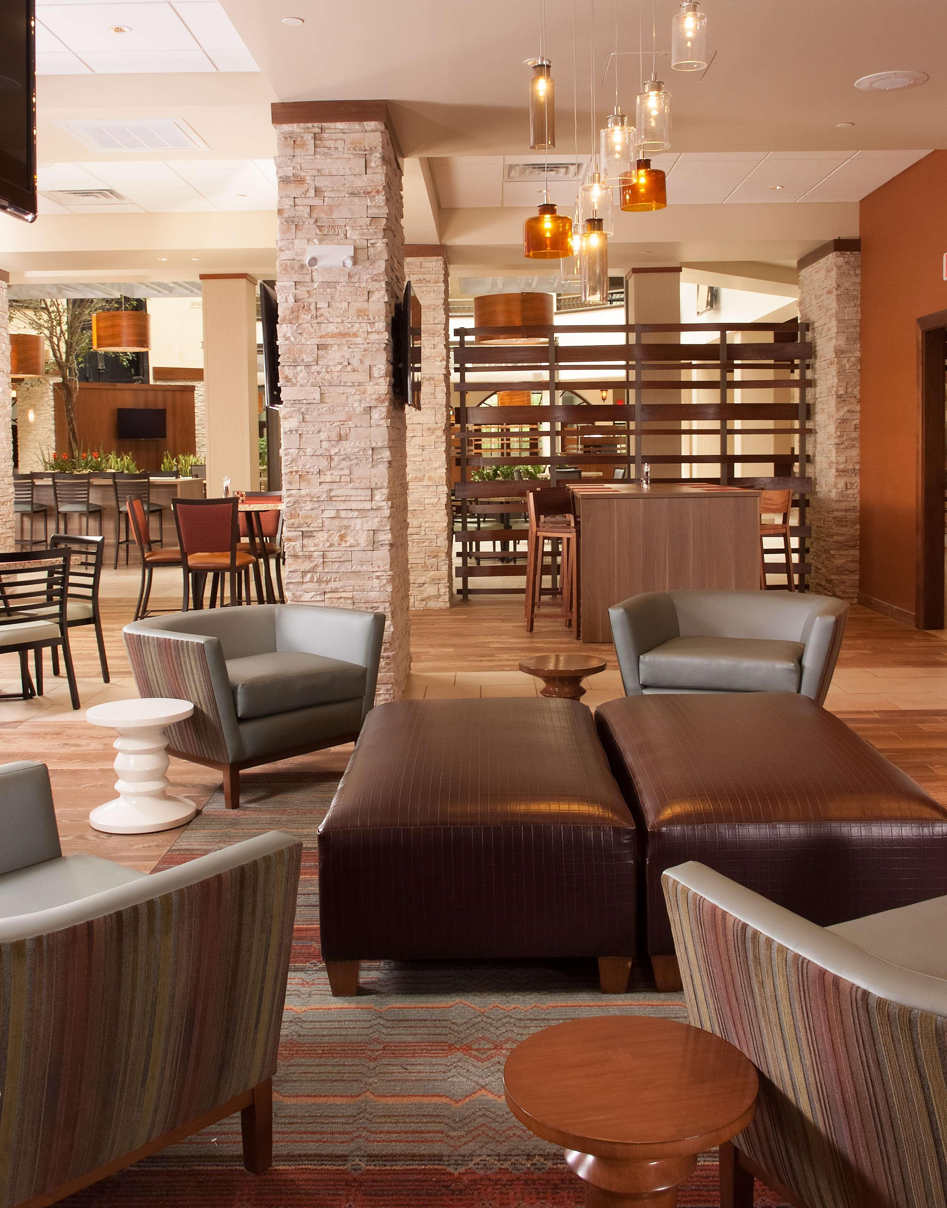 Hotel Embassy By Hilton Airport Nashville