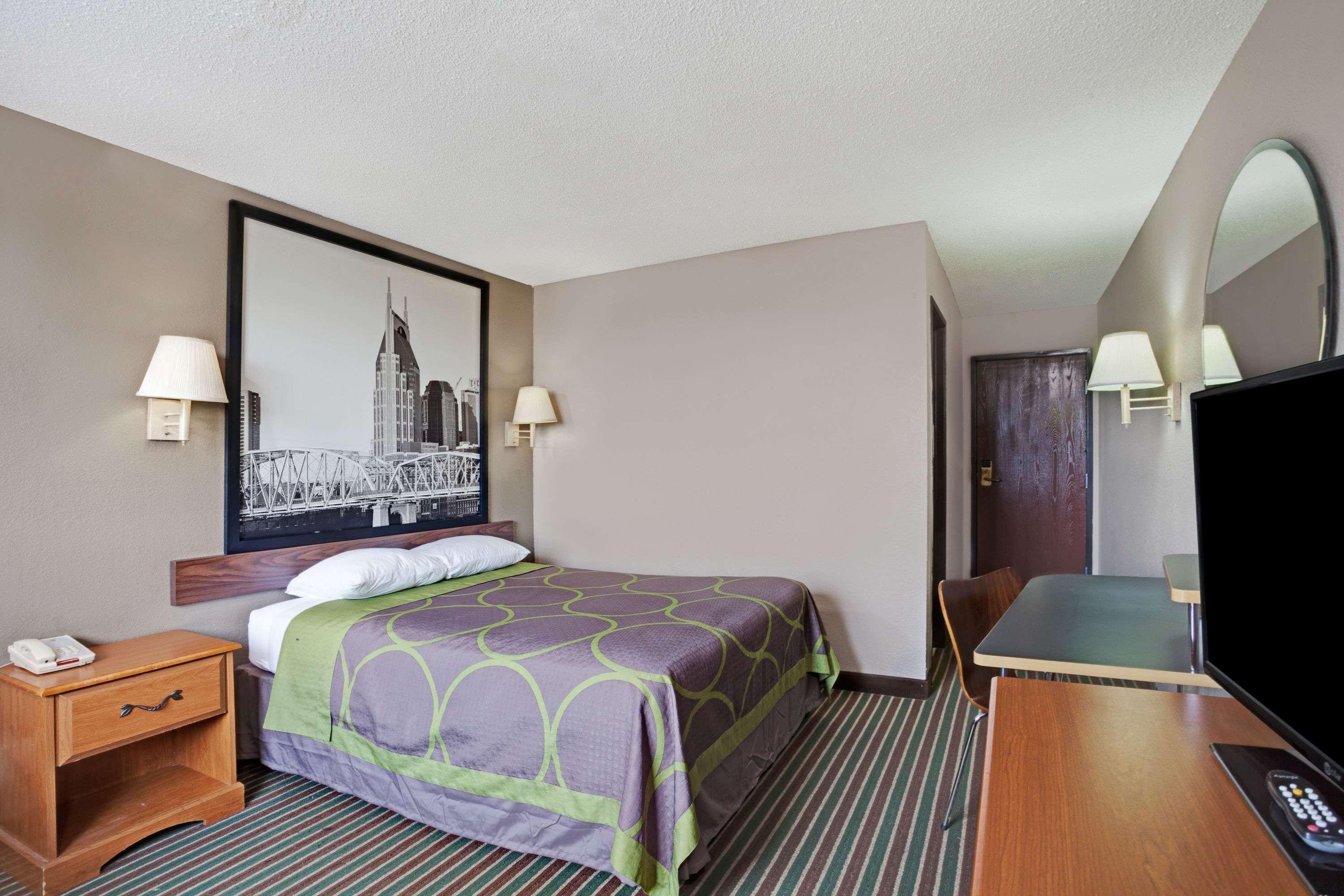 Super 8 By Wyndham Nashville/ Dntn/ Opryland Area Hotel