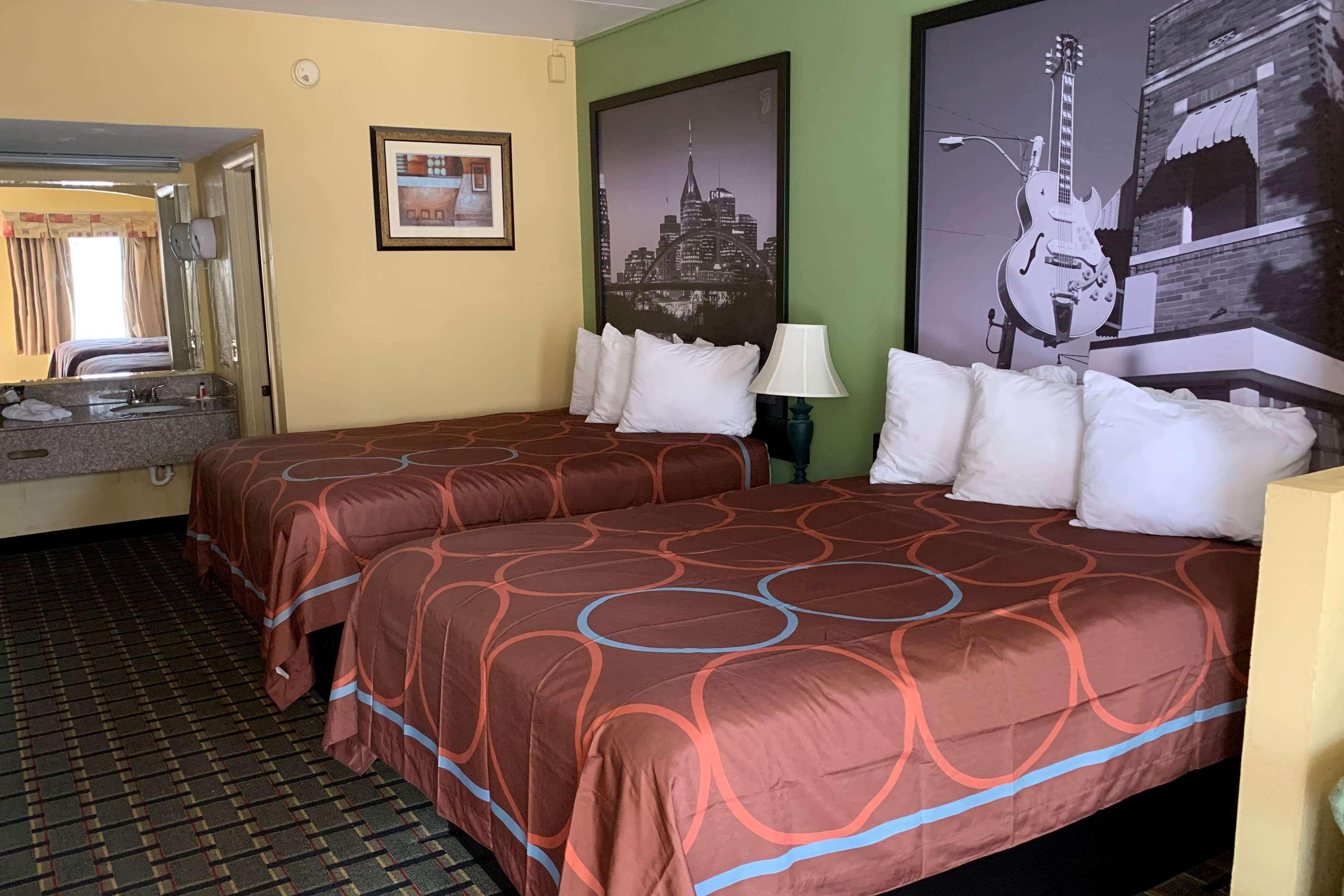 Super 8 By Wyndham Near Downtown / I-40 Nashville