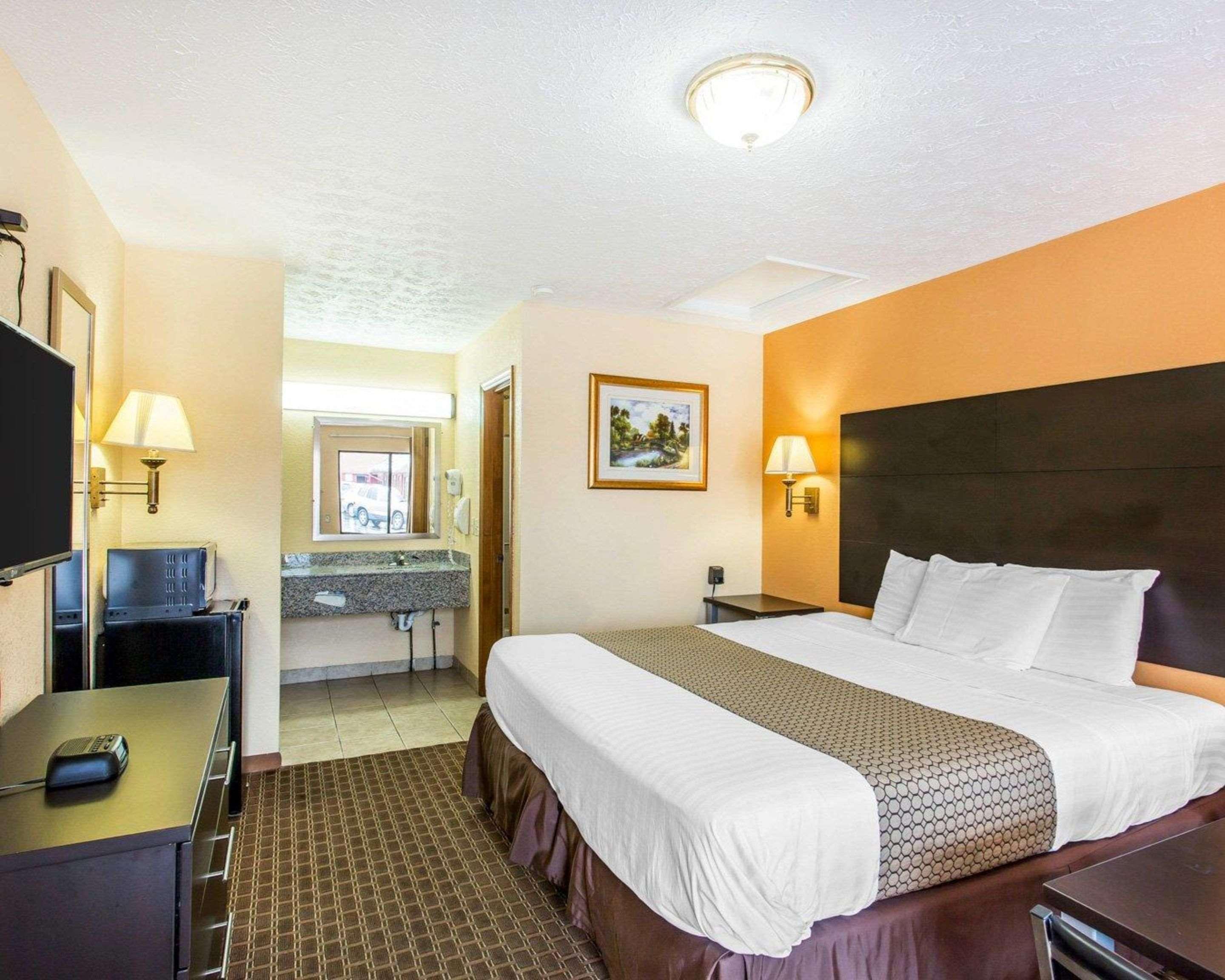 Econo North - Opryland 2*