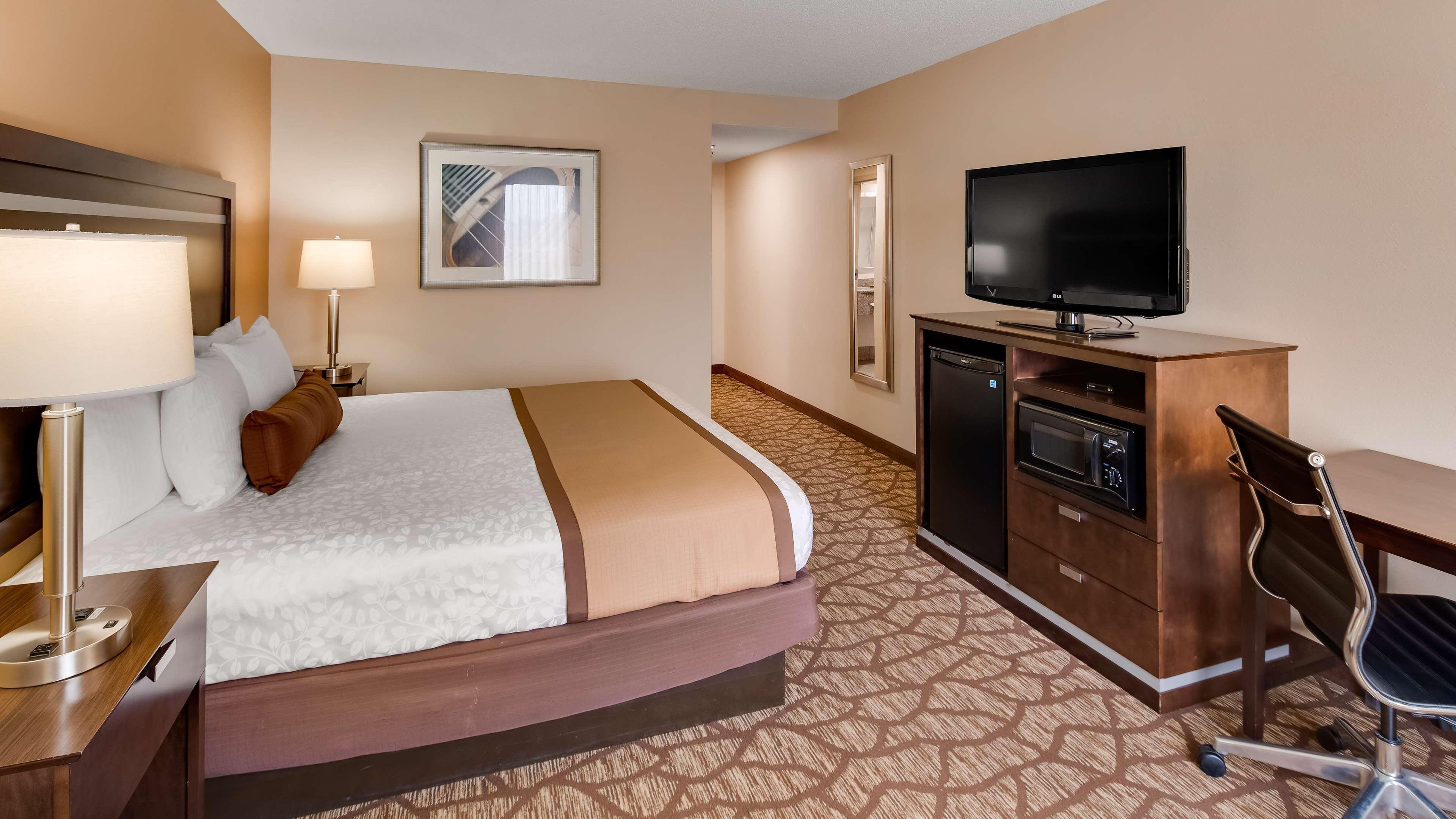 Best Western Plus Belle Meade & Hotel 2*