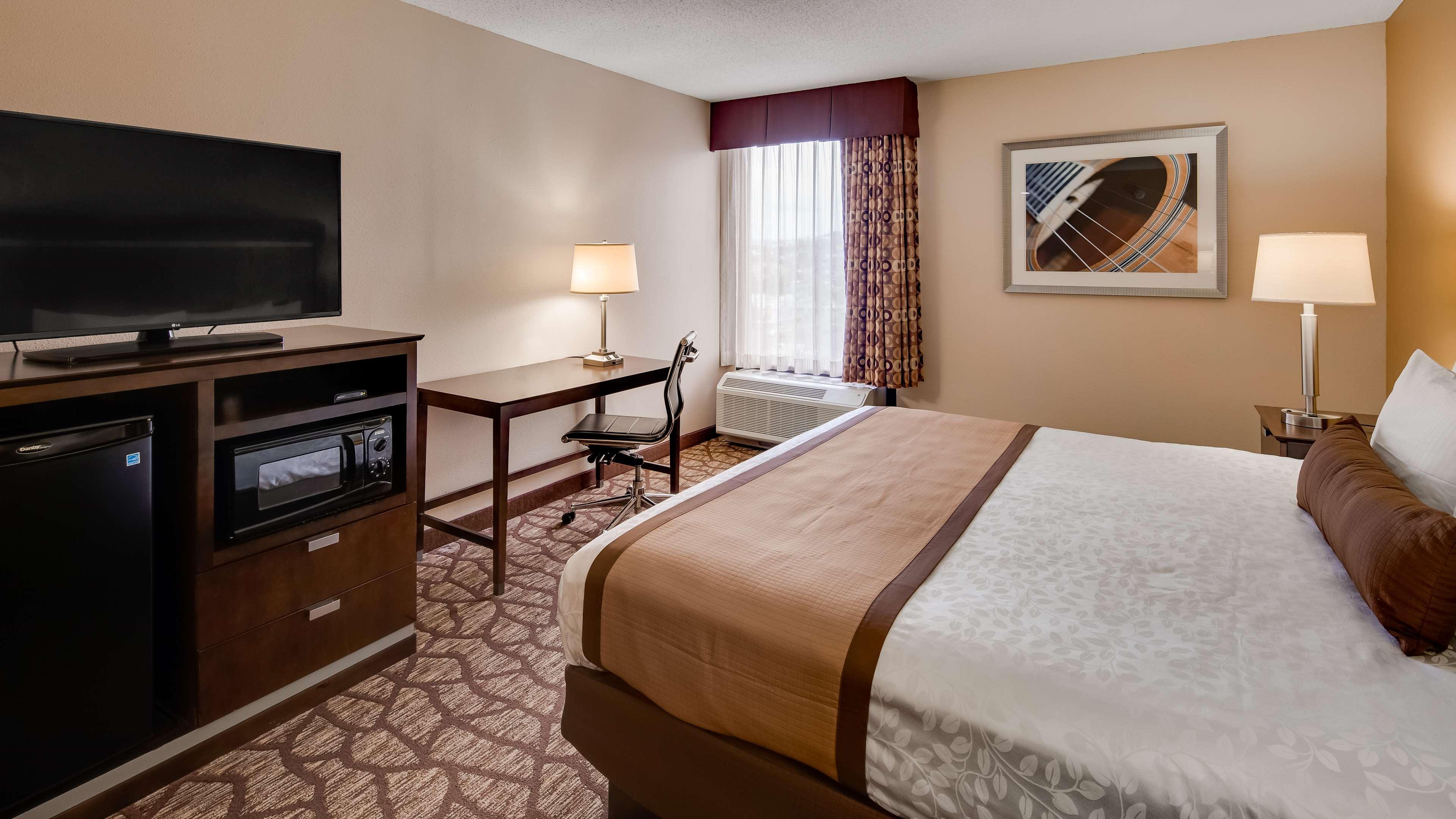 Best Western Plus Belle Meade & 2*