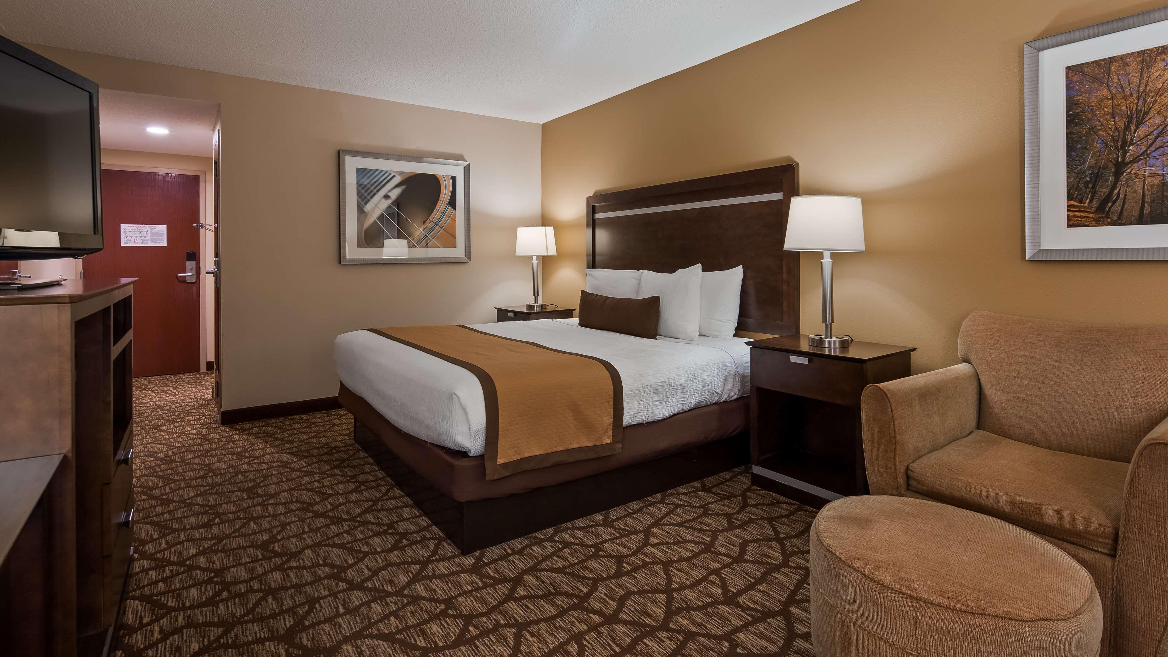 Best Western Plus Belle Meade & Hotel 2*