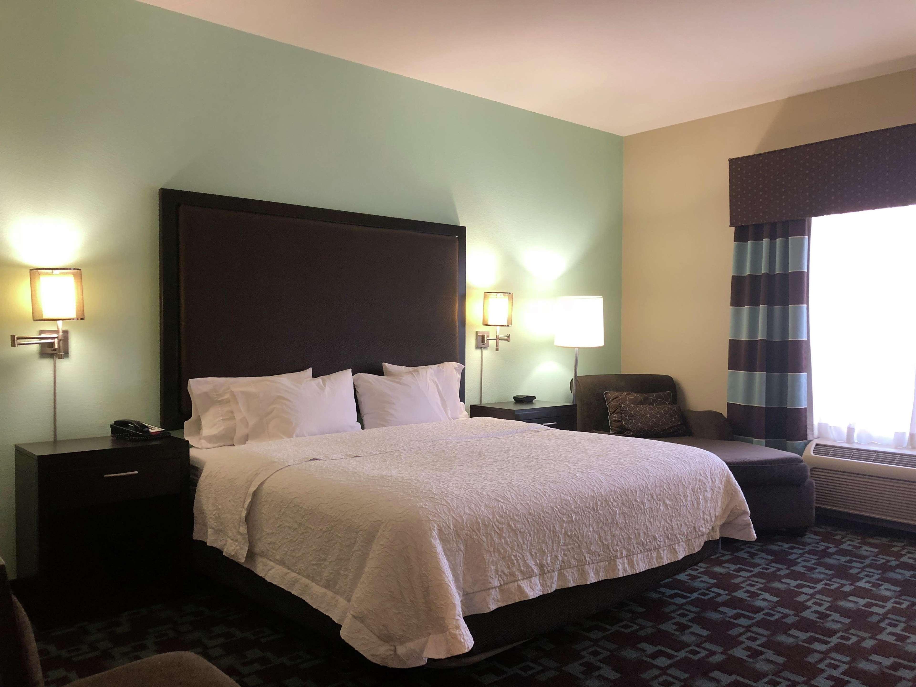 Hampton & At Opryland Hotel 3*