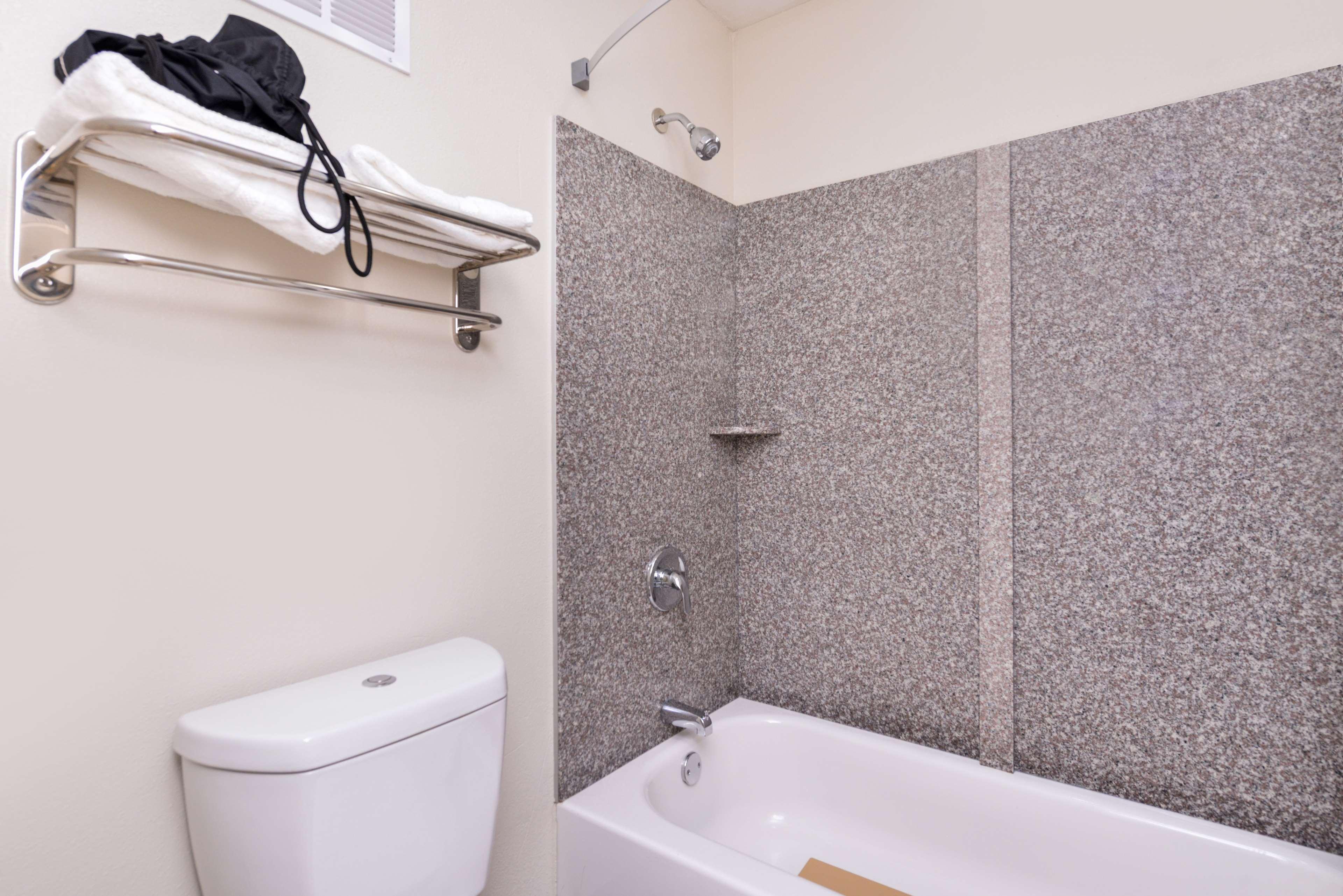 Americas Best Value Inn-nashville/airport South 2*