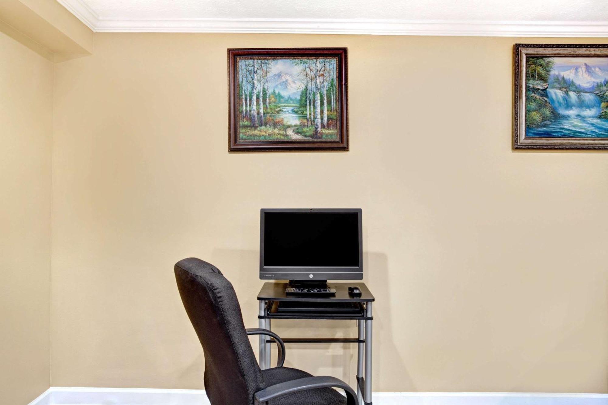 Super 8 By Wyndham Whites Creek/ Nw Area Hotel Nashville