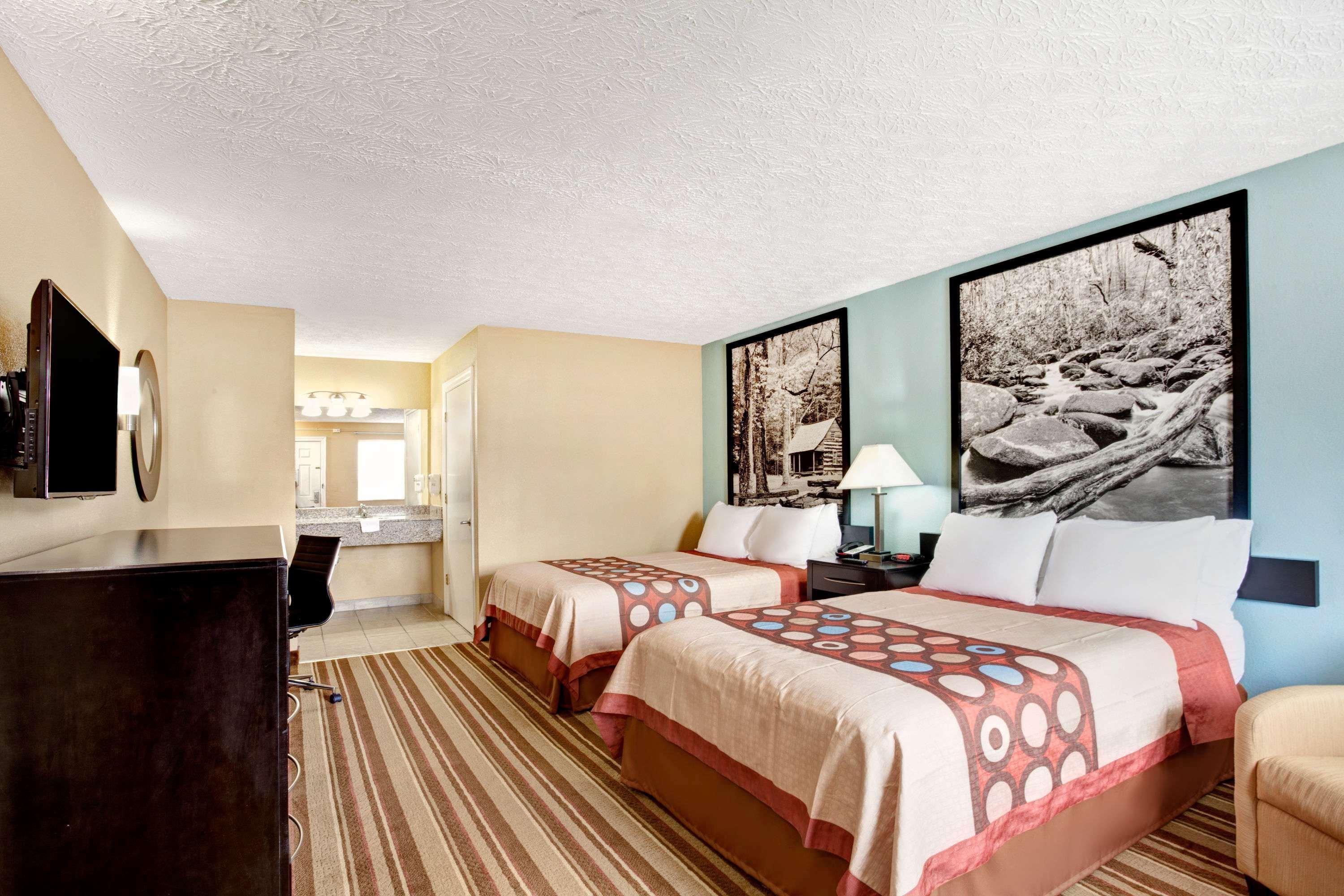 Super 8 By Wyndham Whites Creek/ Nw Area Hotel