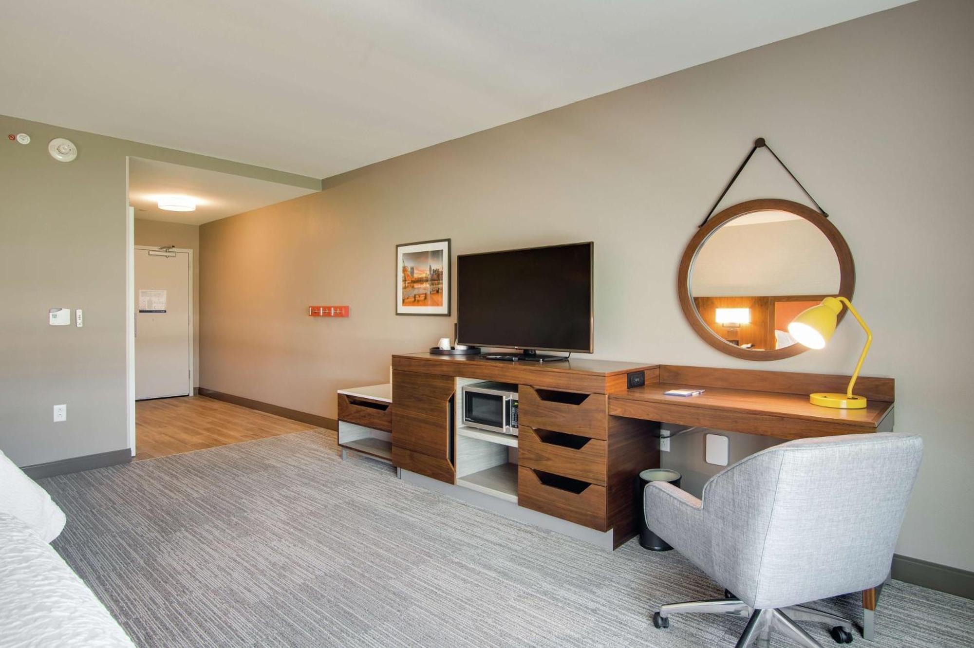 Hampton & By Hilton North Skyline Hotel