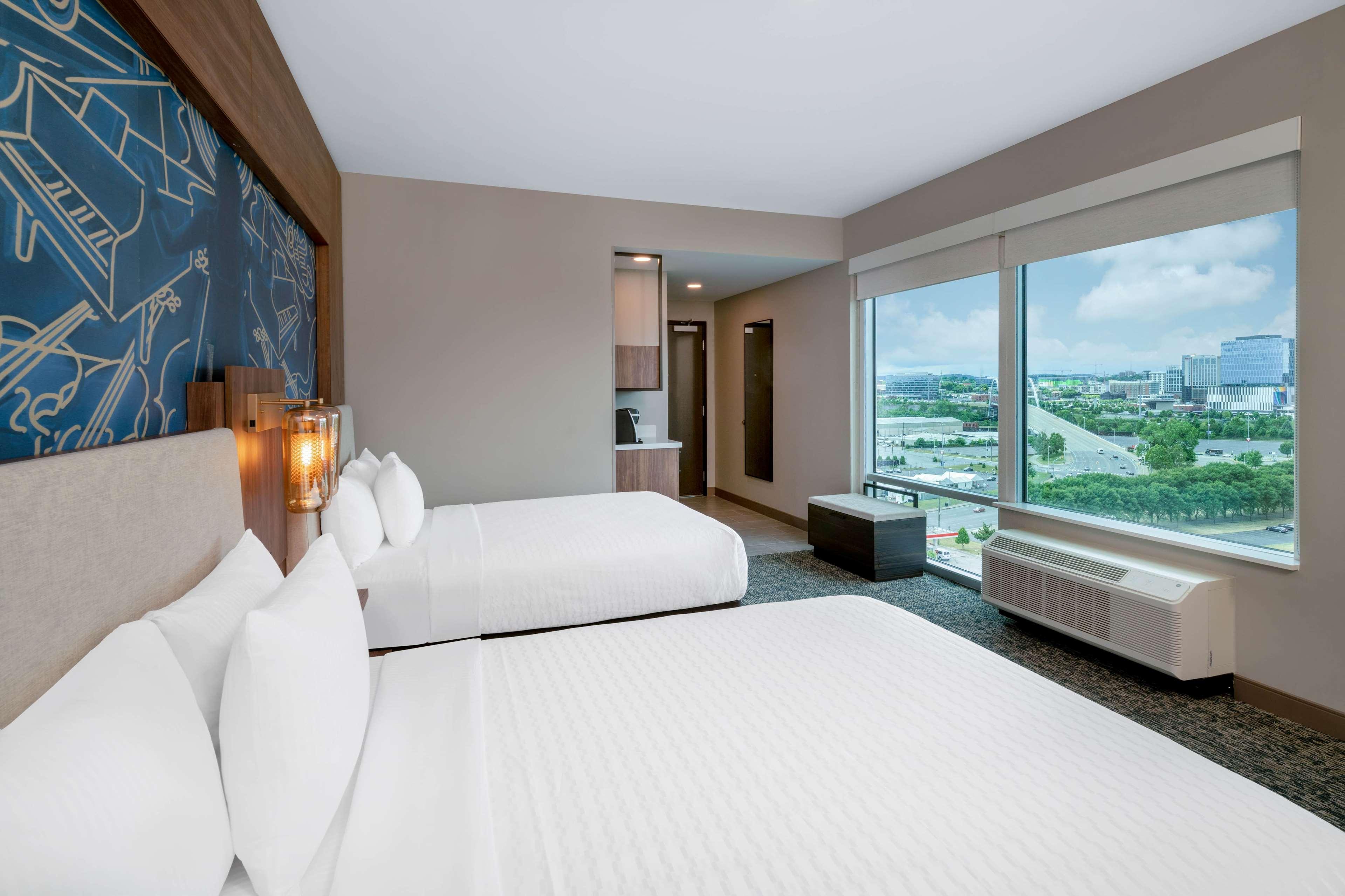 La Quinta & By Wyndham Downtown Stadium Hotel Nashville