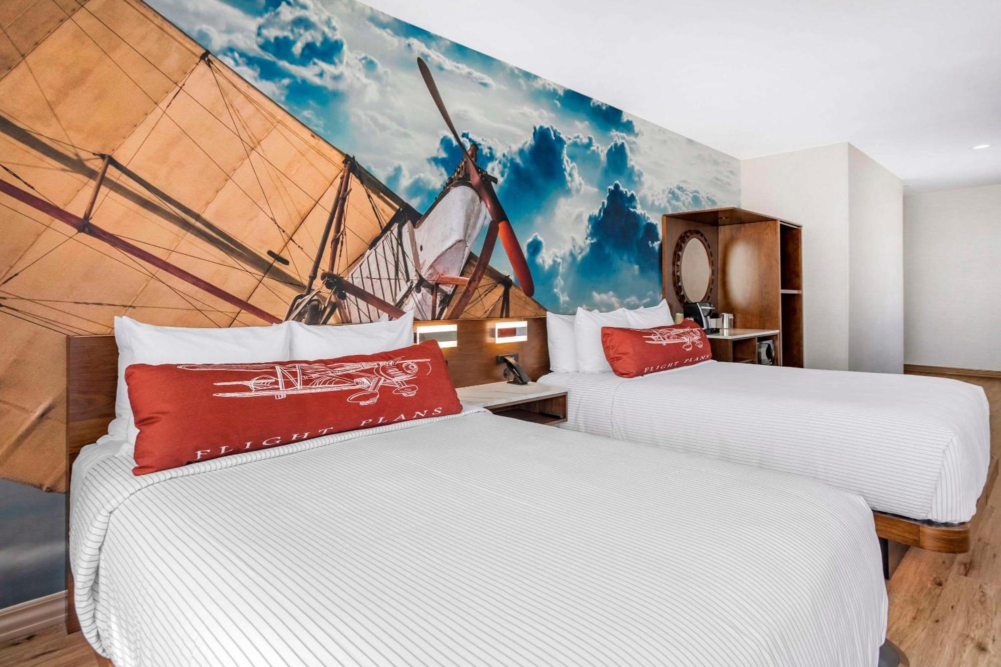 Cambria Airport Hotel 3*