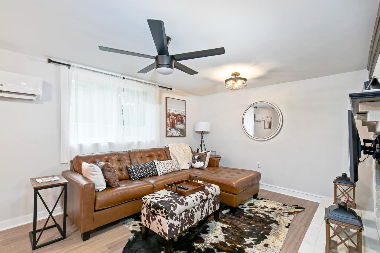 East Nook Of Both Worlds * Nashville