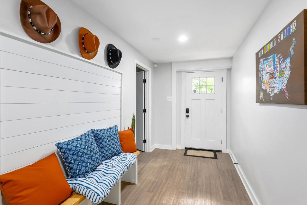 East Nook Of Both Worlds Nashville