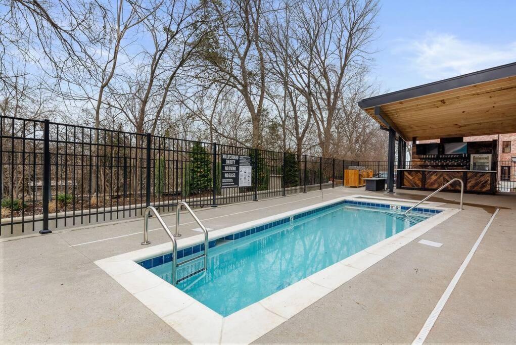 Apartment With I Am - Texas Meets Tennessee Charm