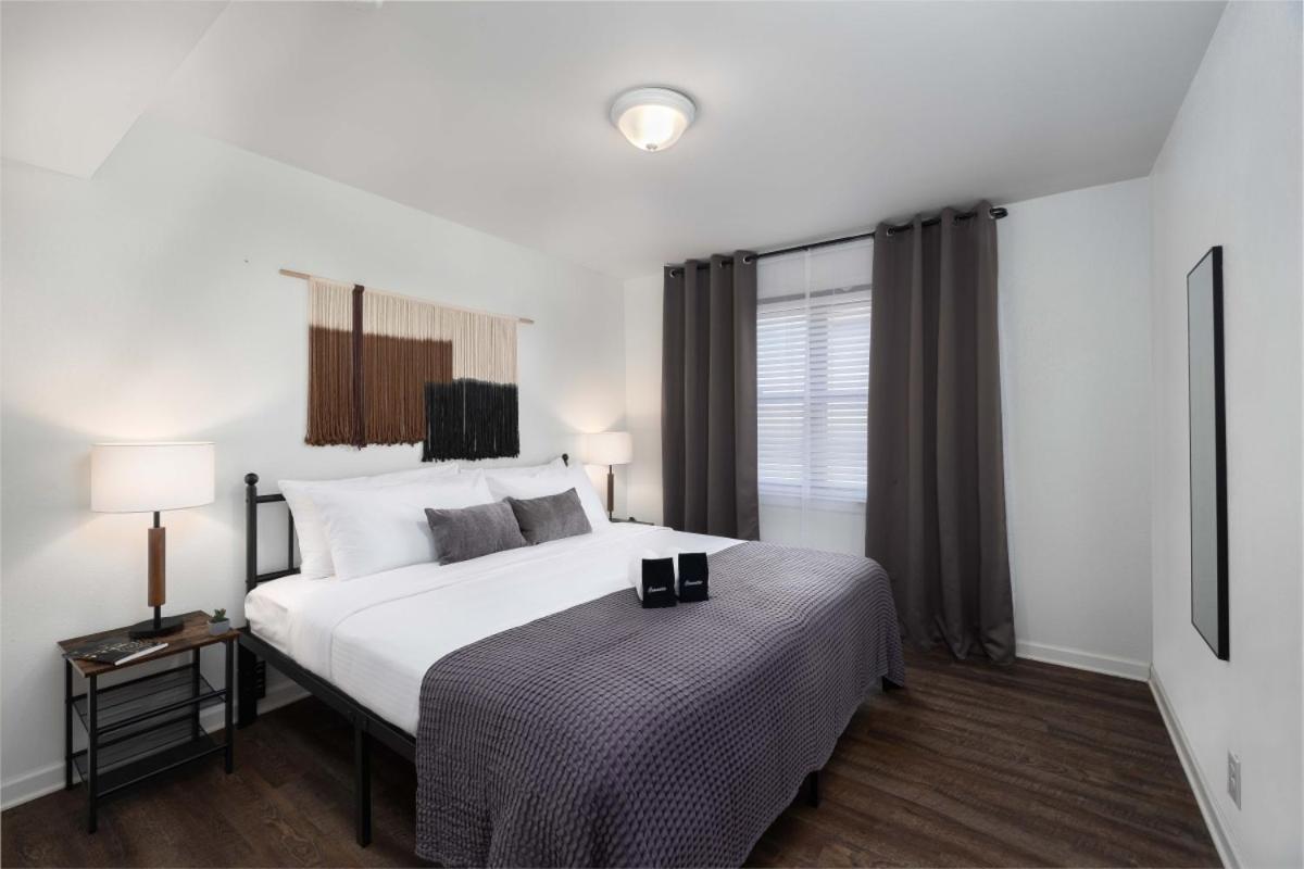 The Vibe At Marathon Apartment *