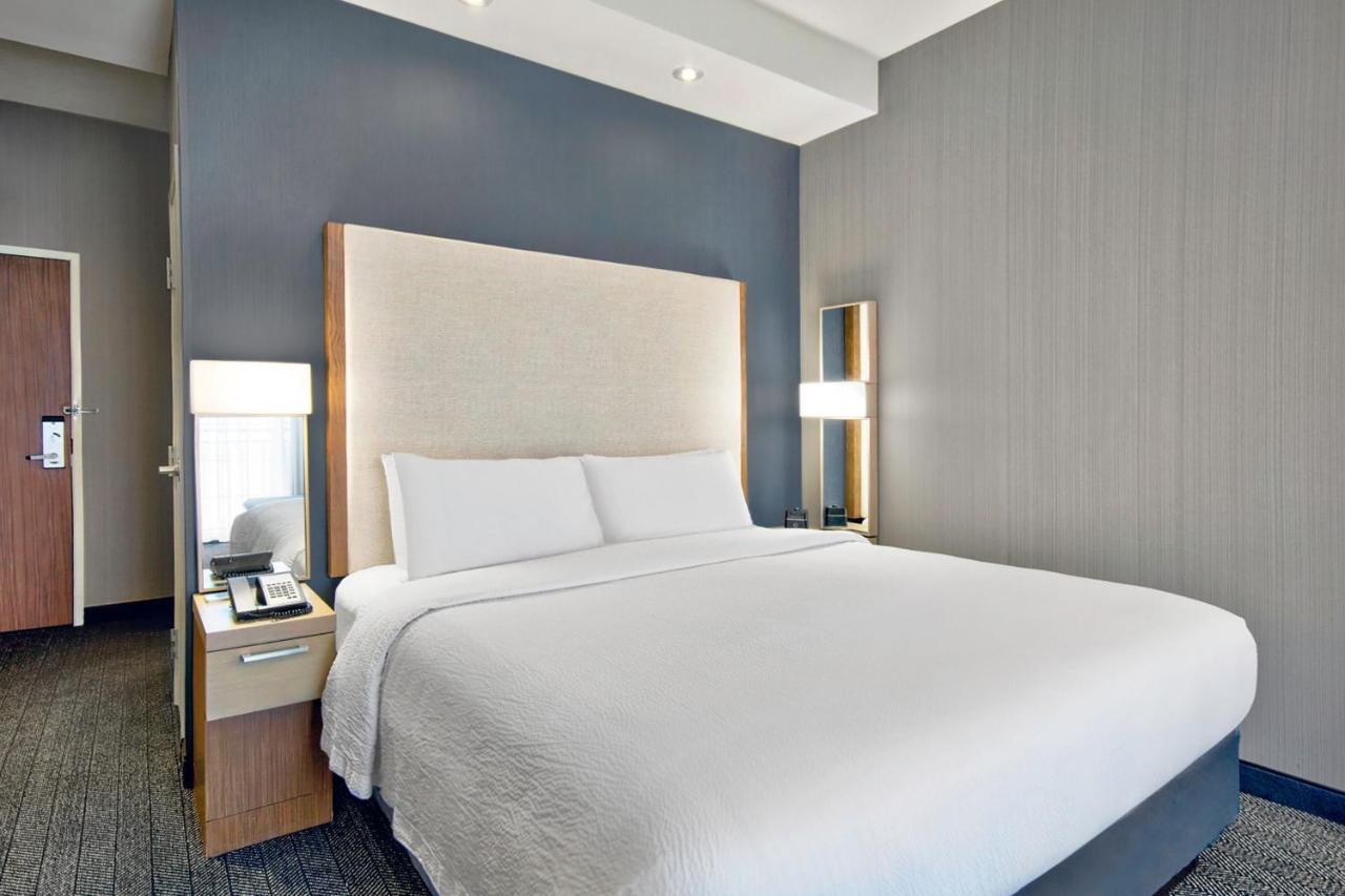 Courtyard By Marriott Hills