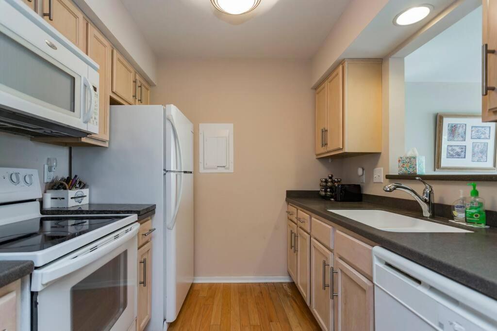 Captain's Quarters Riverfront #1 Apartment *