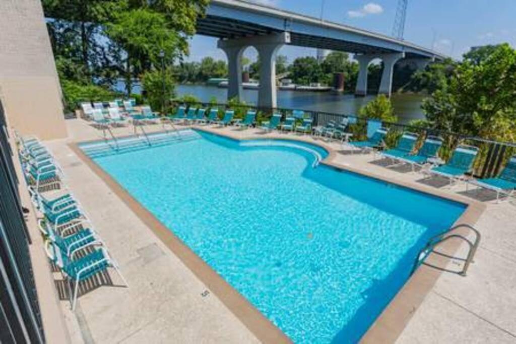 Captain's Quarters Riverfront #1 * Nashville
