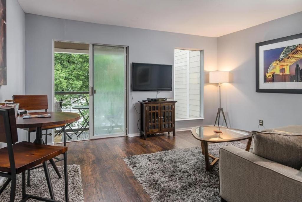 Captain's Quarters Riverfront #3