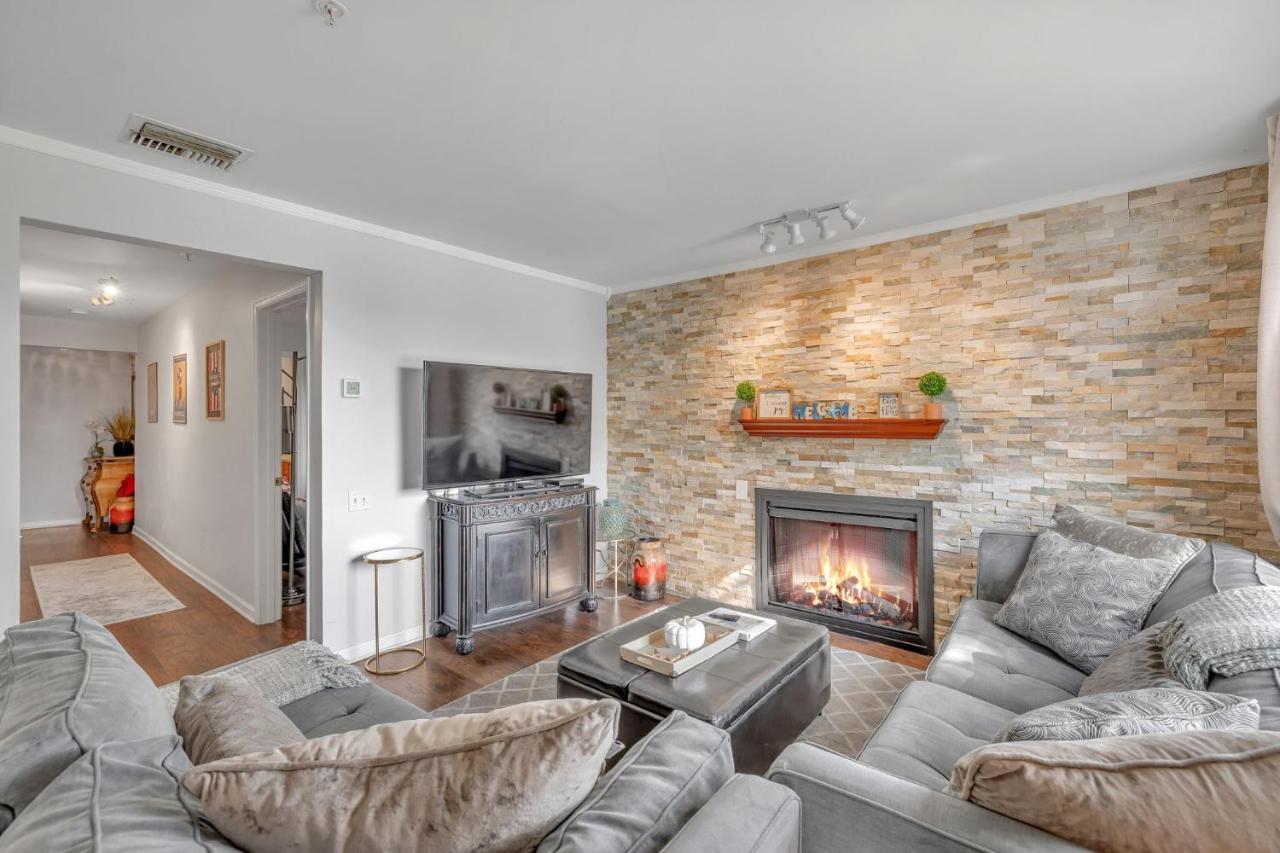 Apartment Nash Gold Private - 2bed, 2bath, Sleep 6, 25 Min Walk To Broadway And Attractions, Pool, Gym *