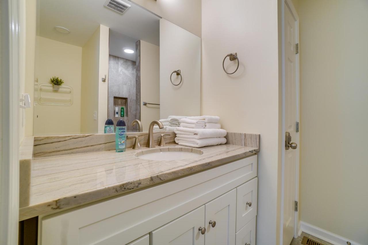 Quiet Old Hickory With Deck Holiday home