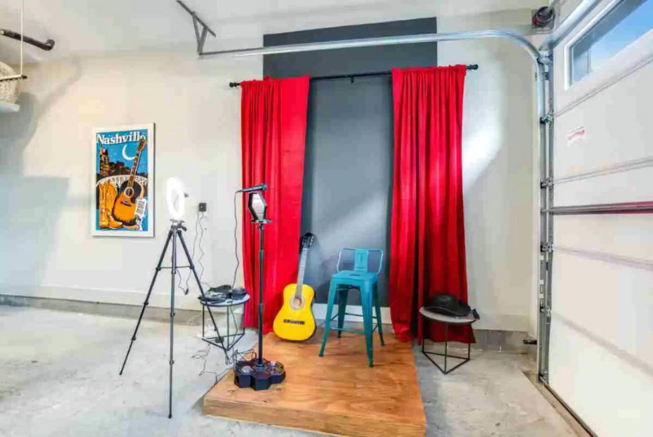Rooftop Skyline View - Karaoke Stage - 4 Bedroom Nashville