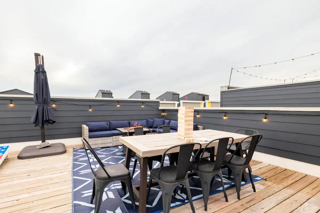 Holiday home Rooftop Skyline View - Karaoke Stage - 4 Bedroom *