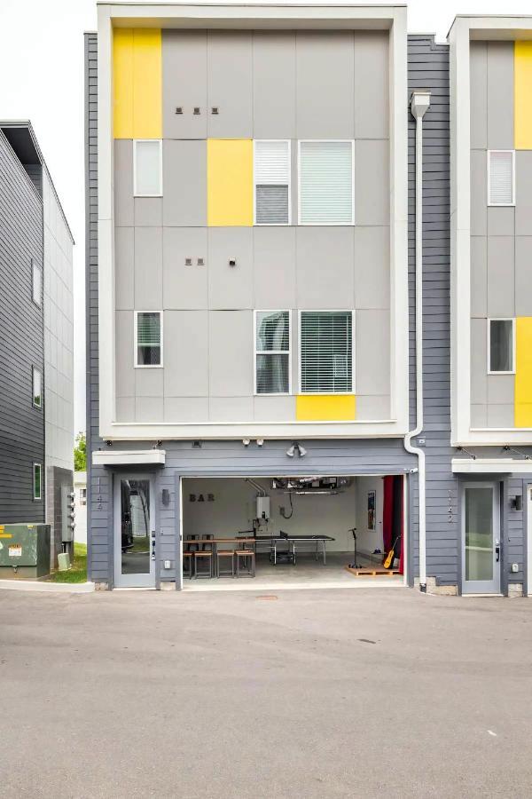 Rooftop Skyline View - Karaoke Stage - 4 Bedroom Holiday home Nashville
