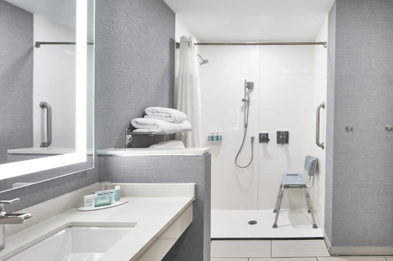 Fairfield And By Marriott Downtown/the Gulch Hotel 3*