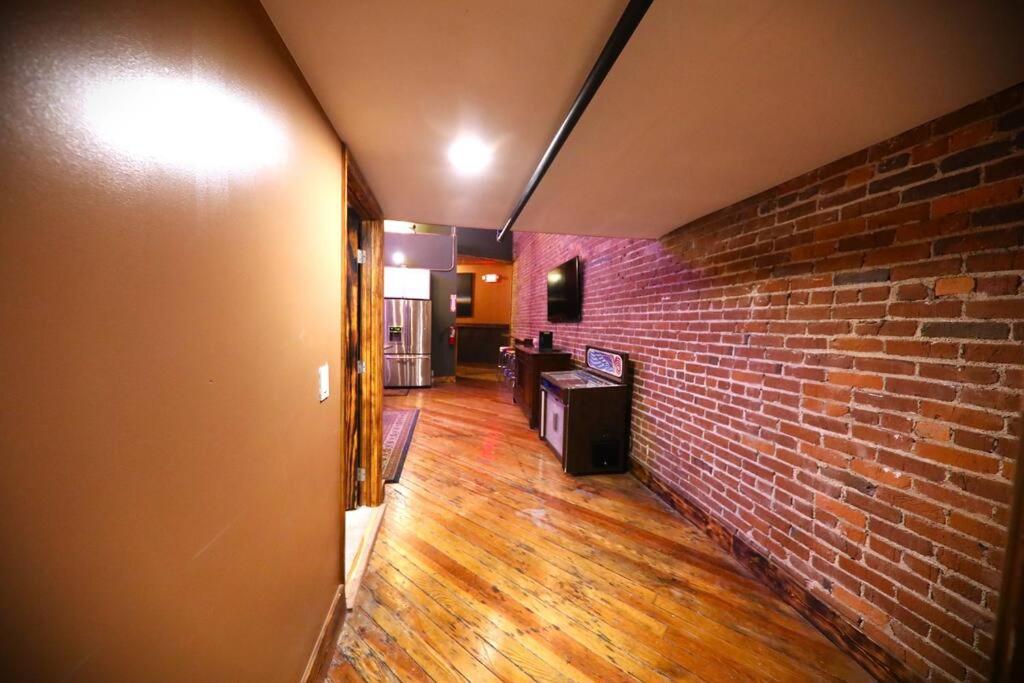 Broadway: The Speakeasy 4br/2bth 2200sf Grnd Lvl Holiday home