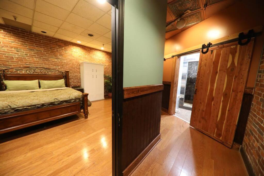 Broadway: The Speakeasy 4br/2bth 2200sf Grnd Lvl *