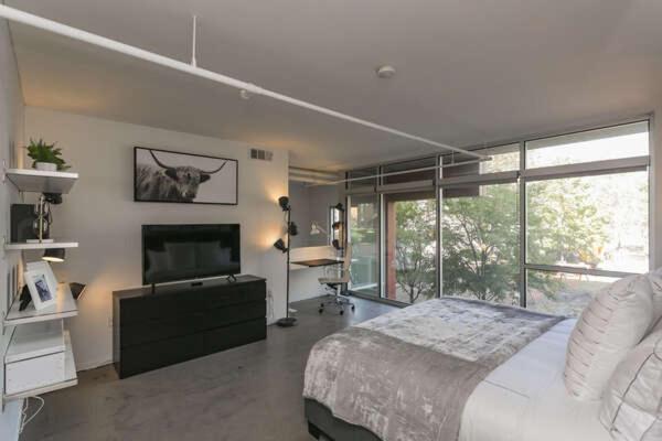 Holiday home Luxe + Modern Johnny Cash Inspired Executive