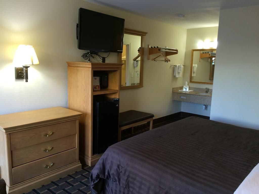 Motel Americas Value Near Downtown Nashville