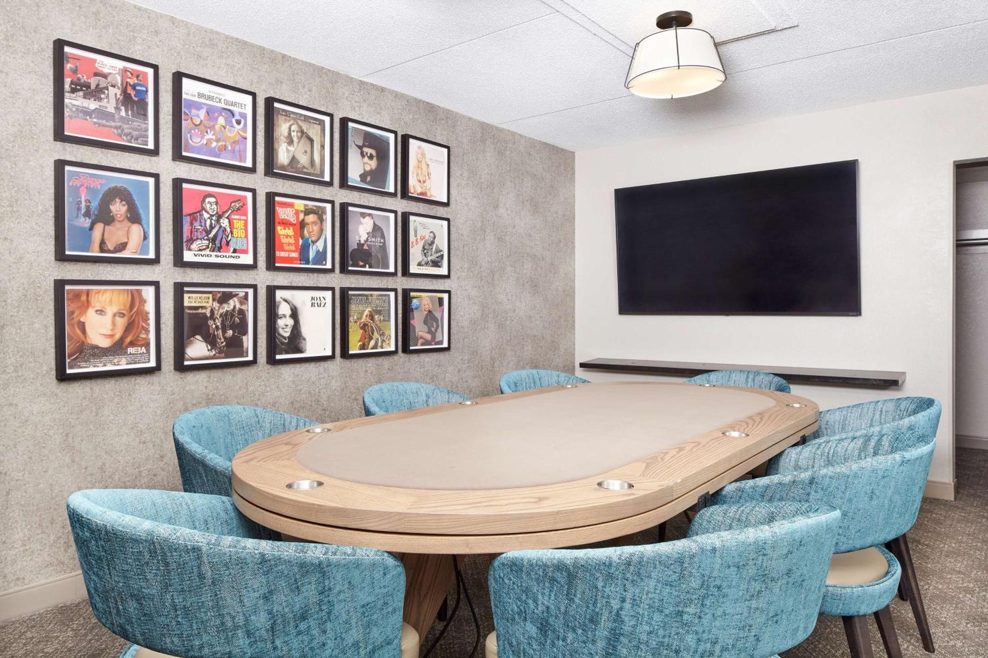 Doubletree By Hilton Airport 3*