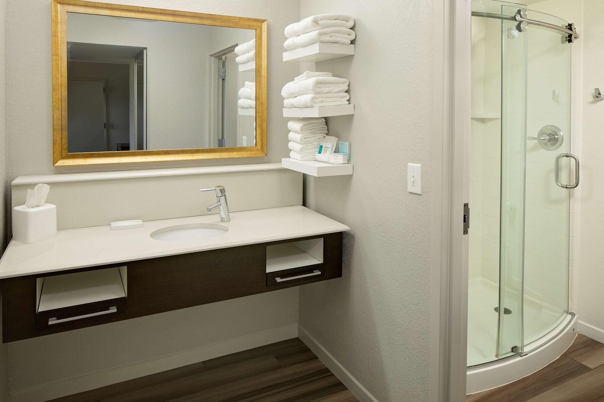 Hampton & Nashville-airport Hotel 3*
