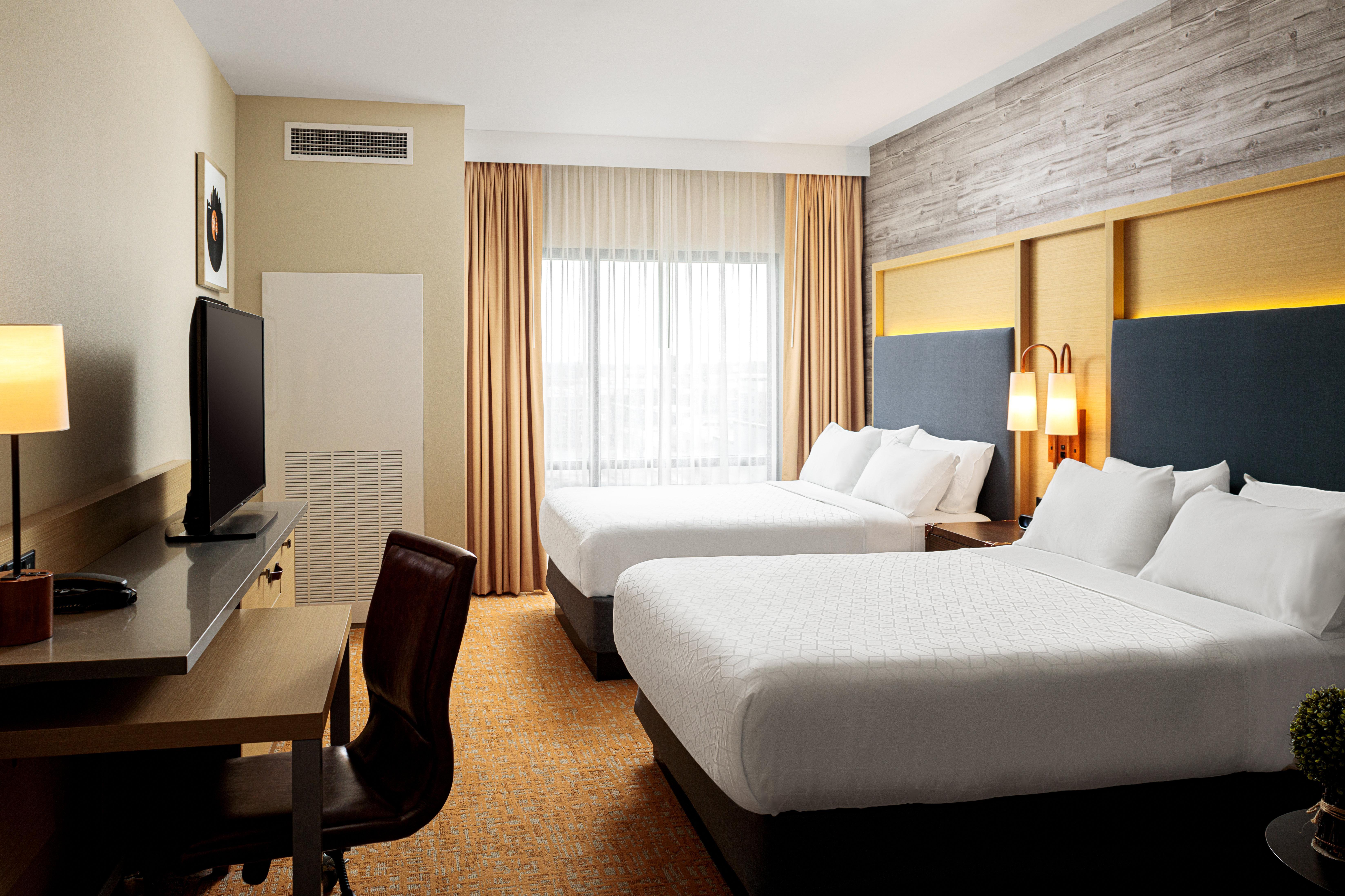 Hotel & Downtown Broadway Nashville