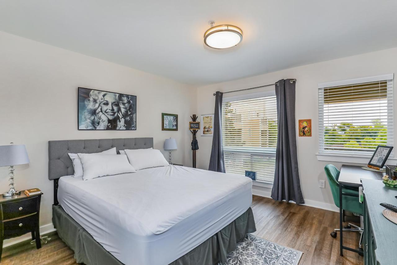 Apartment 1062 Riverfront