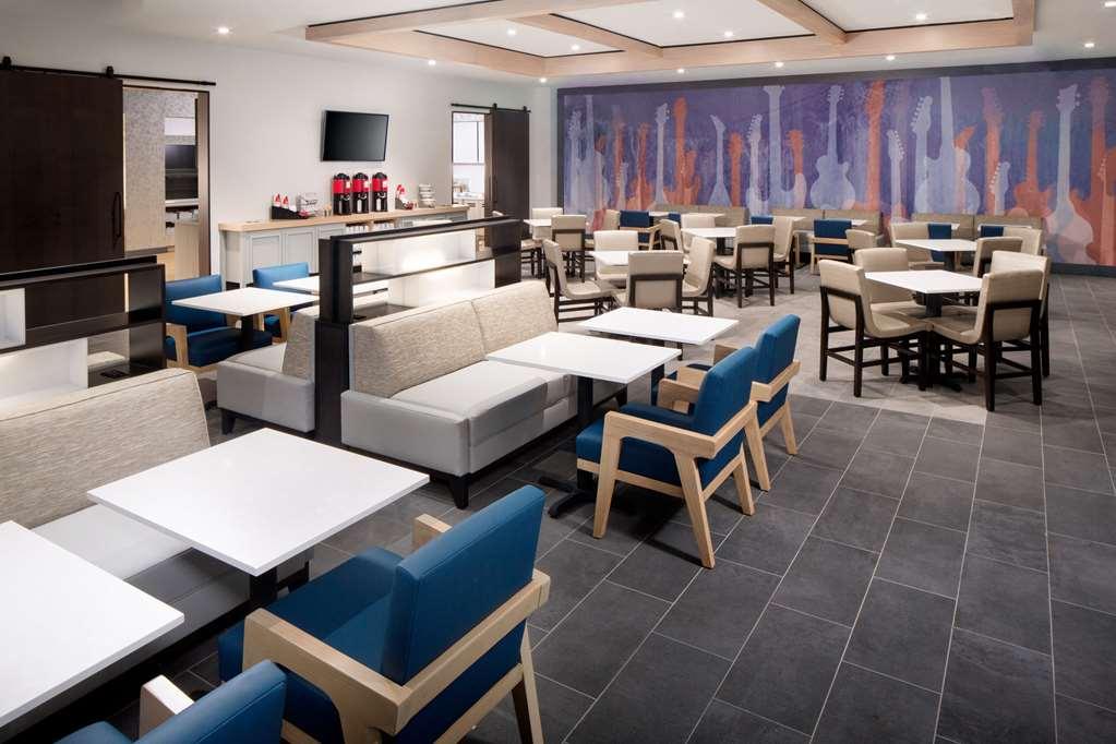 Hyatt House At Vanderbilt 3*