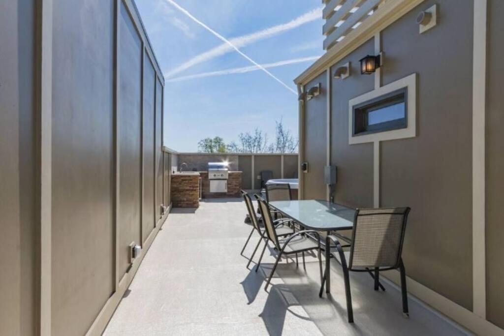 The Painted Muse I Stylish 3br With Rooftop Hot Tub In East *