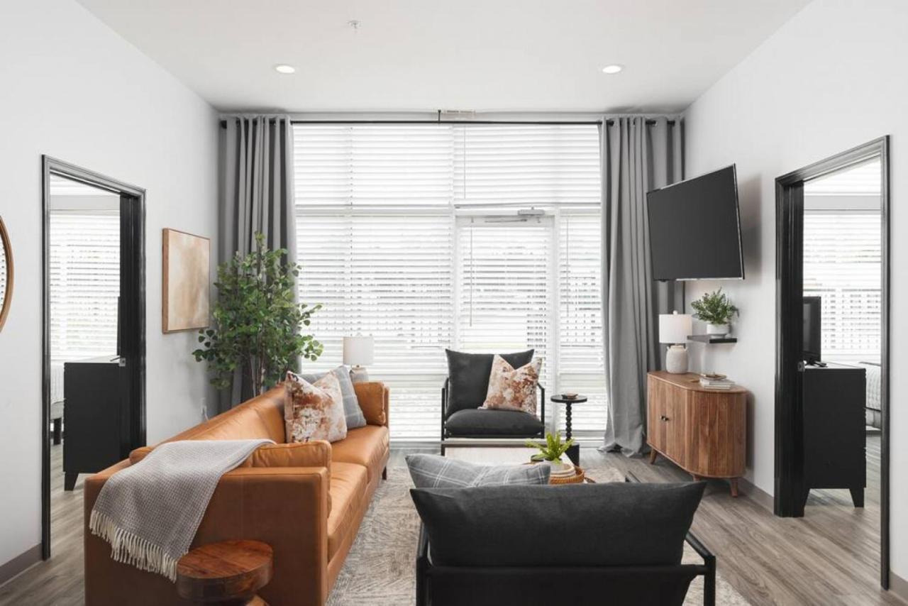 Modern Comfort Only 2 Mile To Downtown Broadway