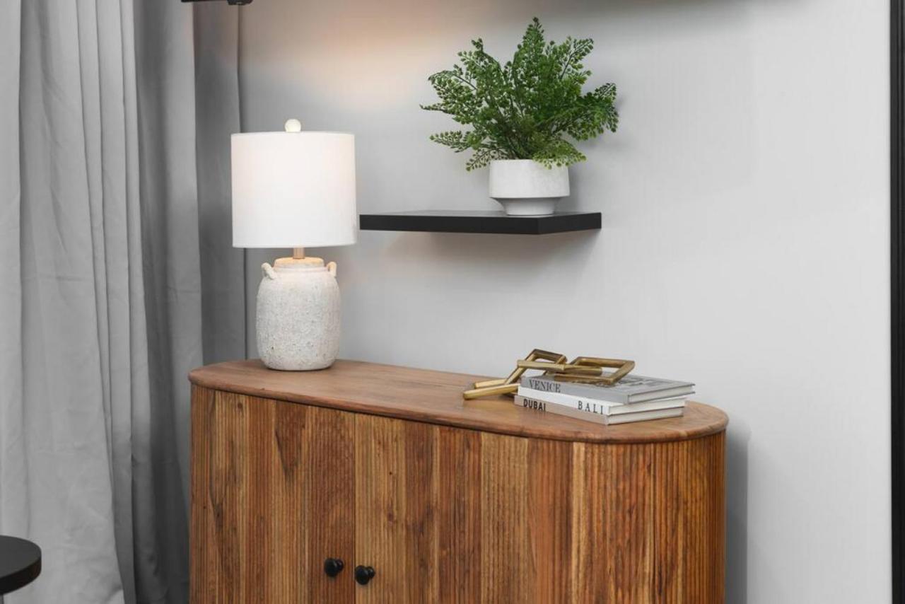 Modern Comfort Only 2 Mile To Downtown Broadway *