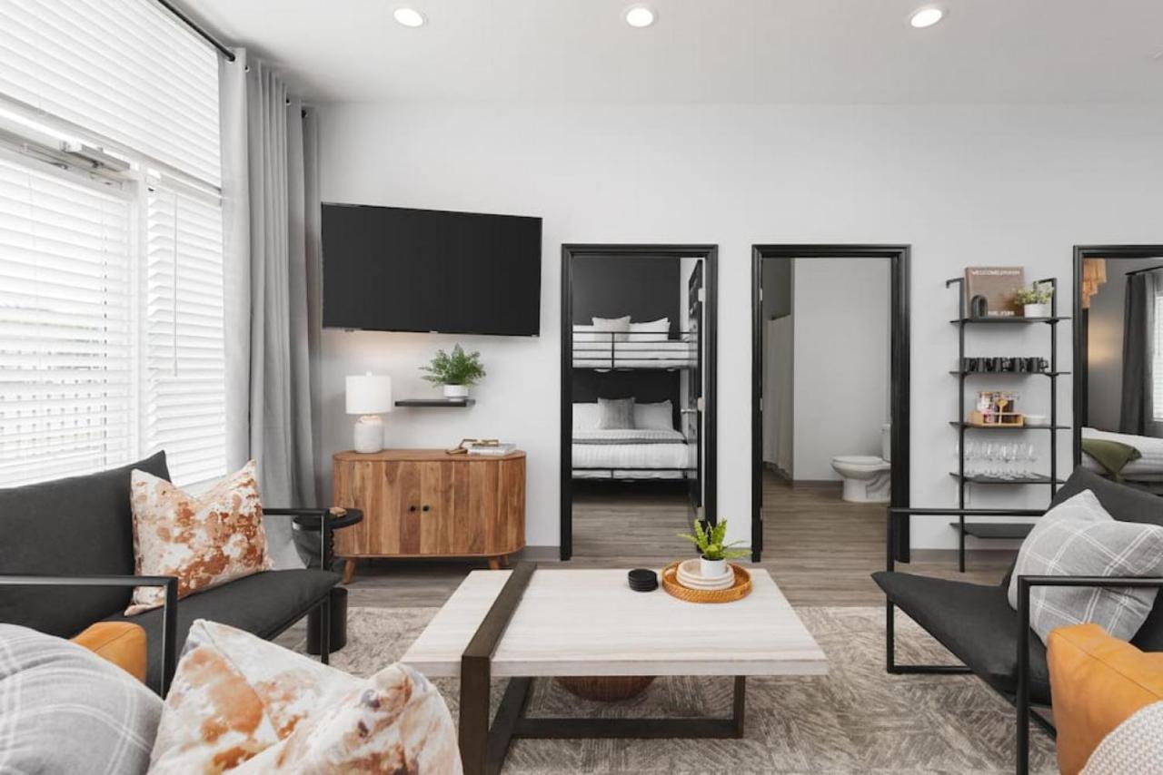 Modern Comfort Only 2 Mile To Downtown Broadway *