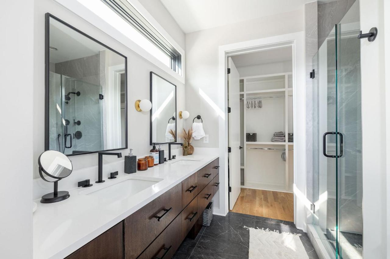 Extra Spacious 4 Bed / 4.5 Bath Music Row * Nashville