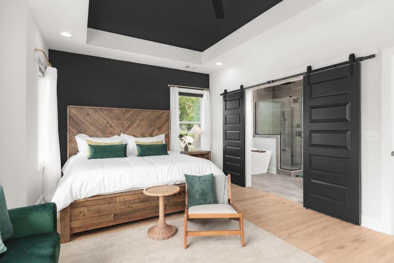 Holiday home Huge Rooftop Patio At Stunning Spacious House *